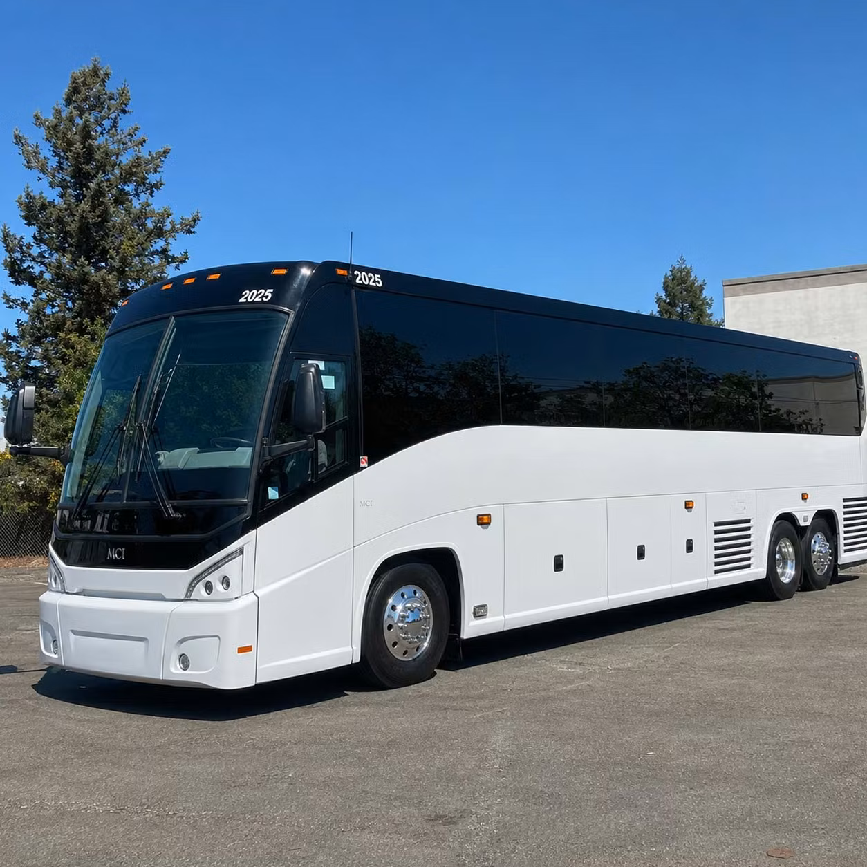 coachbusdenver com will help you get to fiddler s green amphitheatre without the headache